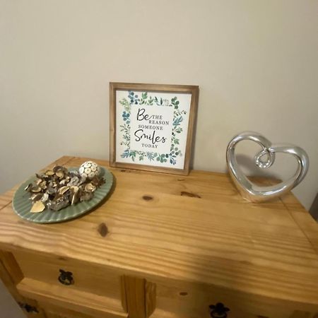 Cherry Cabin With Hot Tub 约克 外观 照片