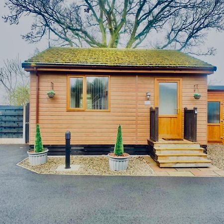 Cherry Cabin With Hot Tub 约克 外观 照片