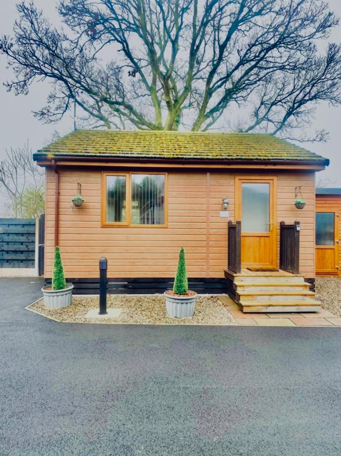 Cherry Cabin With Hot Tub 约克 外观 照片